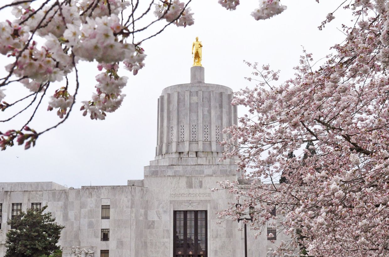 photo of the Oregon State Capitol