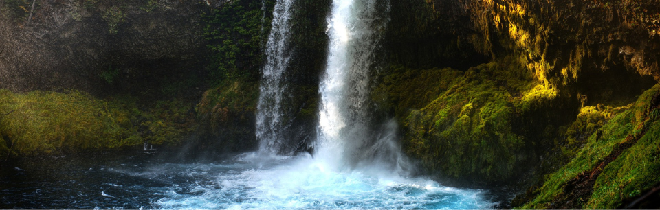 image of an Oregon waterfall