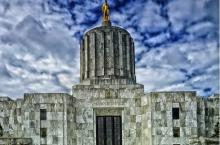 Picture of Oregon State Capitol building