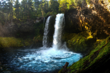 image of an Oregon waterfall